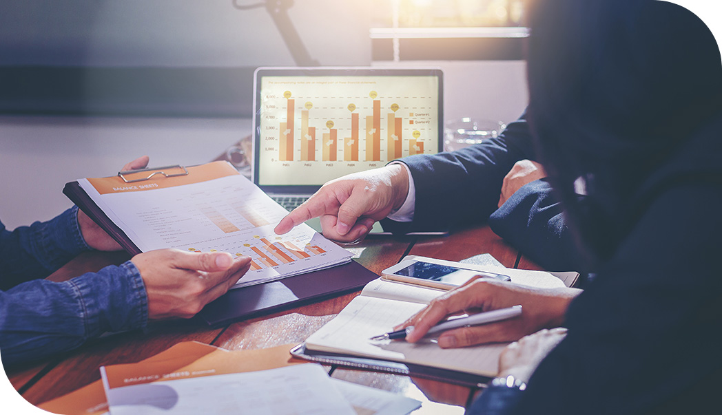 business-peoples-analyzing-data-together-teamwork-planning-startup-new-project